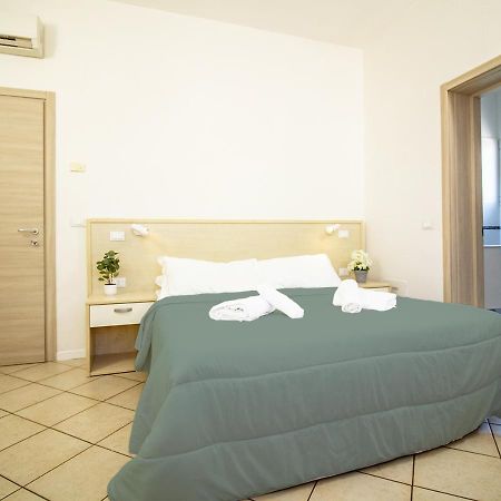 Athena Rooms - Parcheggio Privato โบโลญญา ภายนอก รูปภาพ
