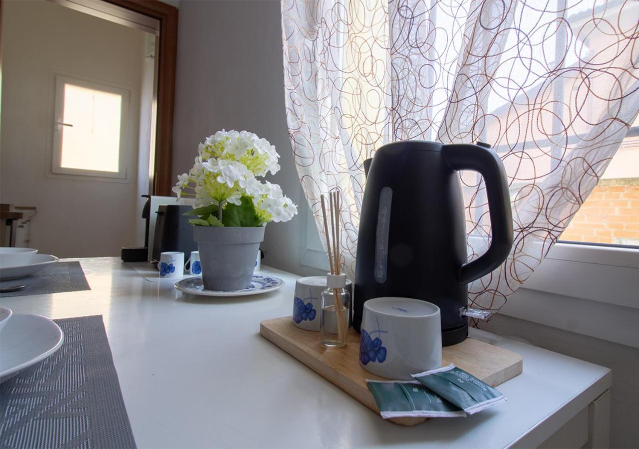 Athena Rooms - Parcheggio Privato โบโลญญา ภายนอก รูปภาพ
