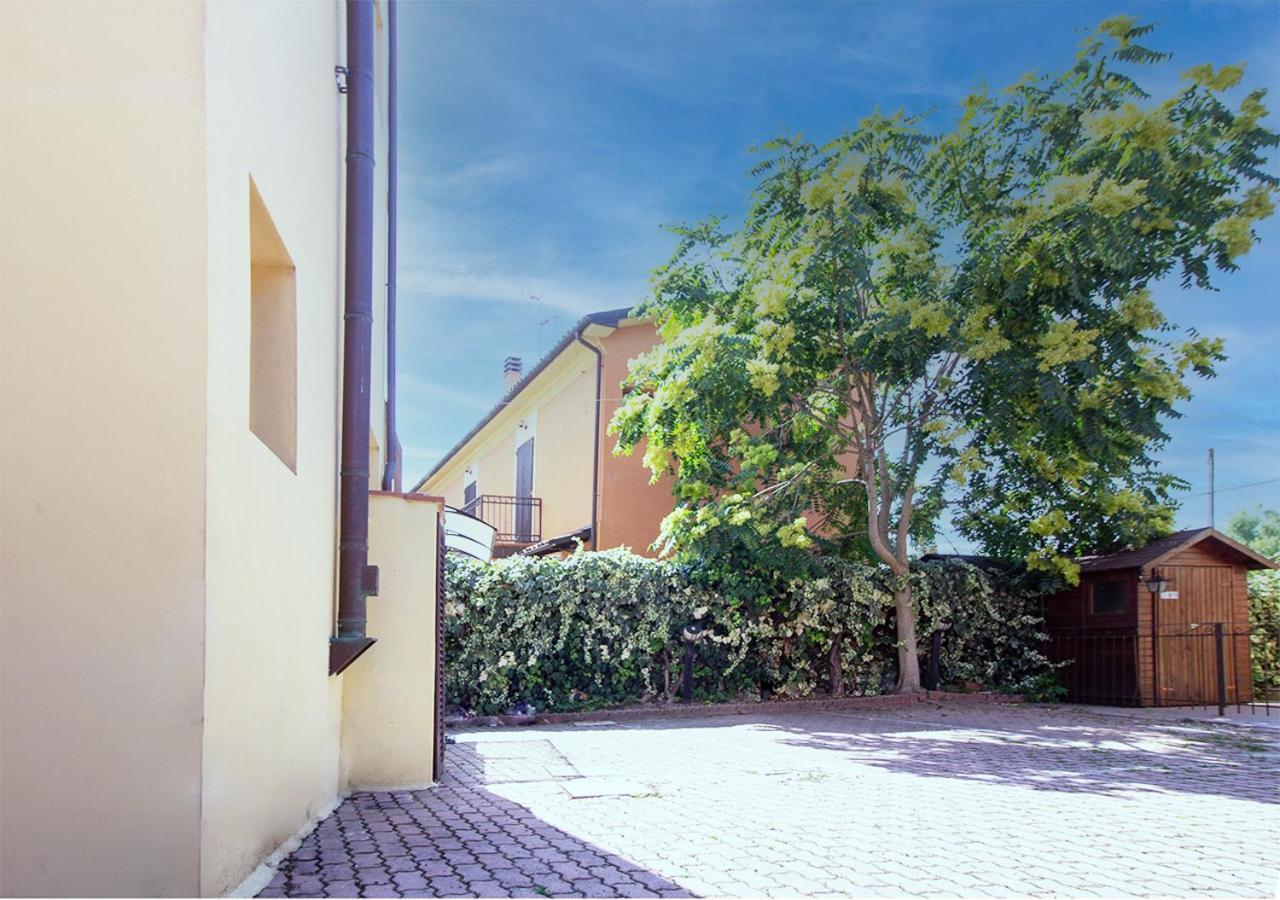 Athena Rooms - Parcheggio Privato โบโลญญา ภายนอก รูปภาพ
