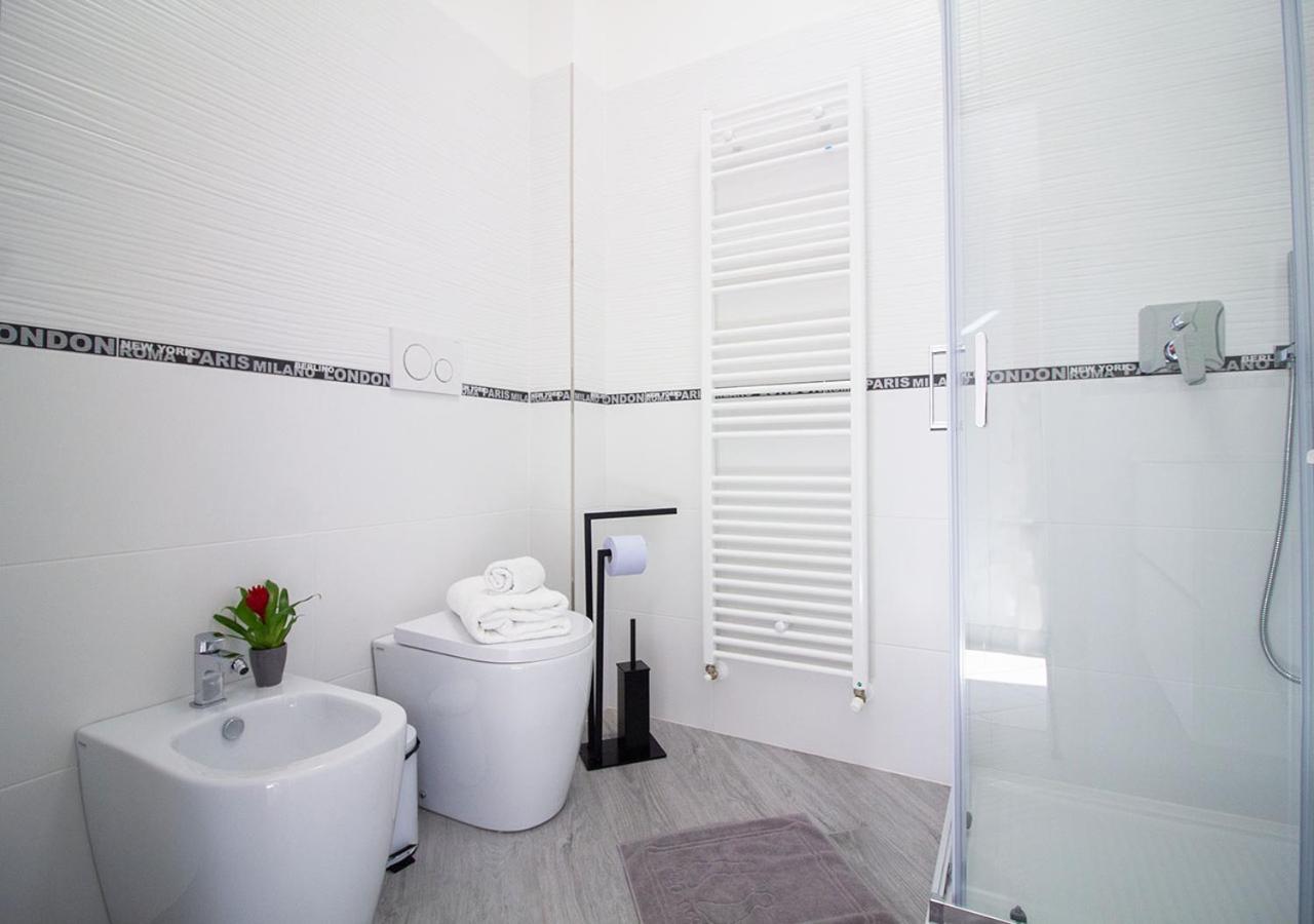 Athena Rooms - Parcheggio Privato โบโลญญา ภายนอก รูปภาพ