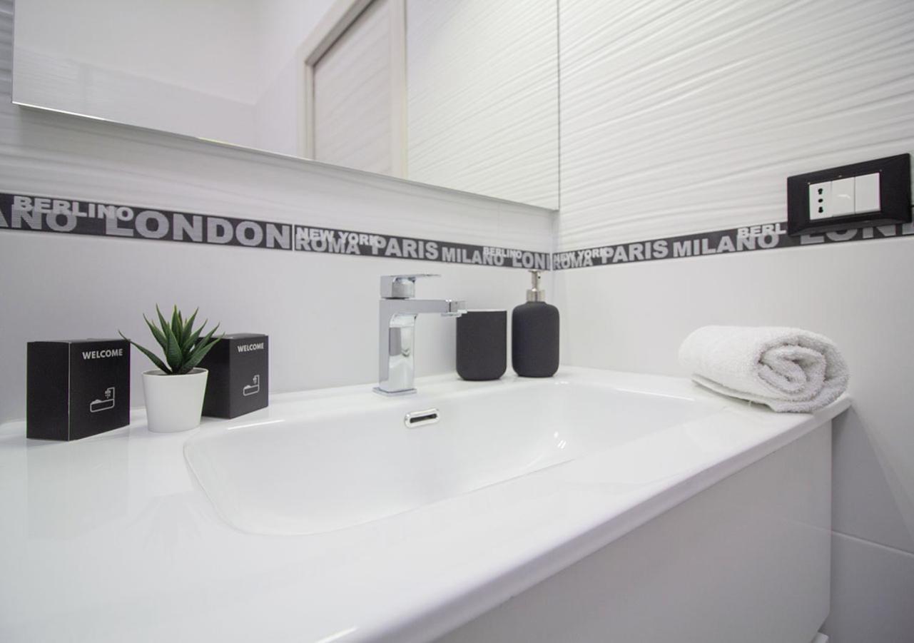Athena Rooms - Parcheggio Privato โบโลญญา ภายนอก รูปภาพ