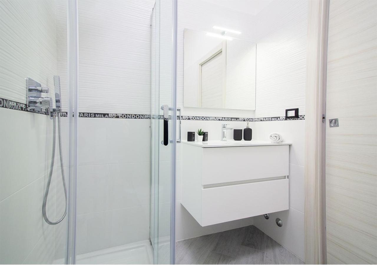 Athena Rooms - Parcheggio Privato โบโลญญา ภายนอก รูปภาพ