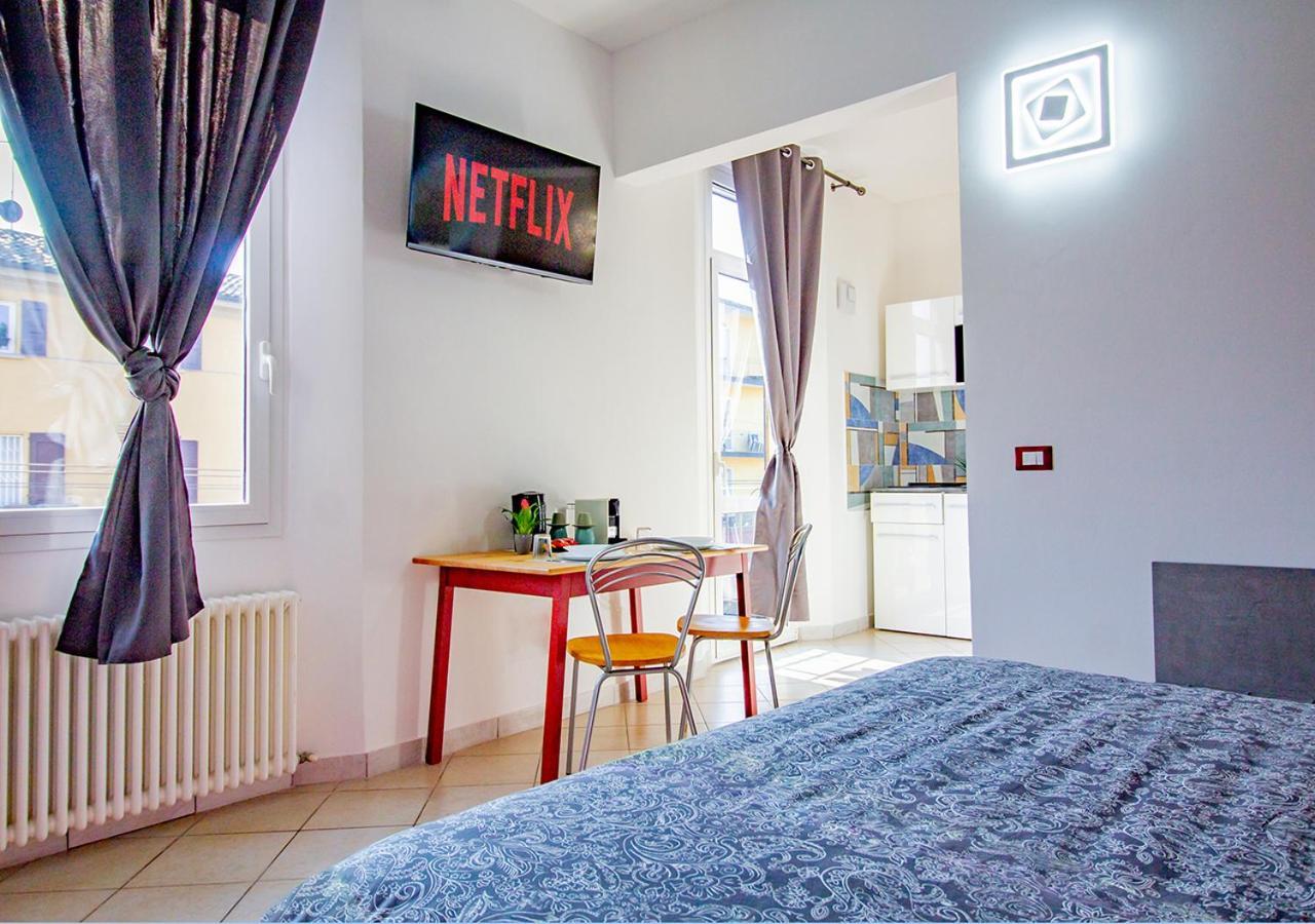 Athena Rooms - Parcheggio Privato โบโลญญา ภายนอก รูปภาพ