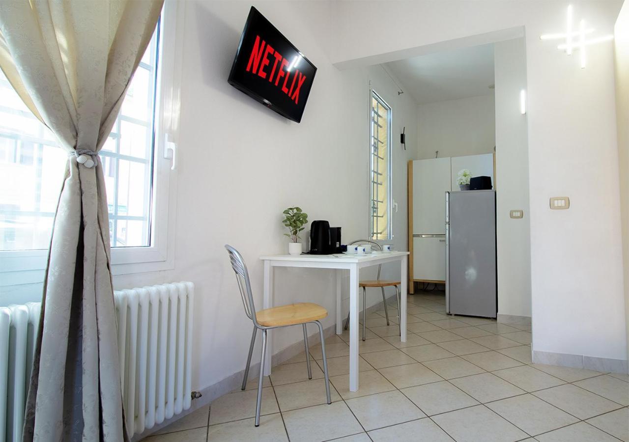 Athena Rooms - Parcheggio Privato โบโลญญา ภายนอก รูปภาพ