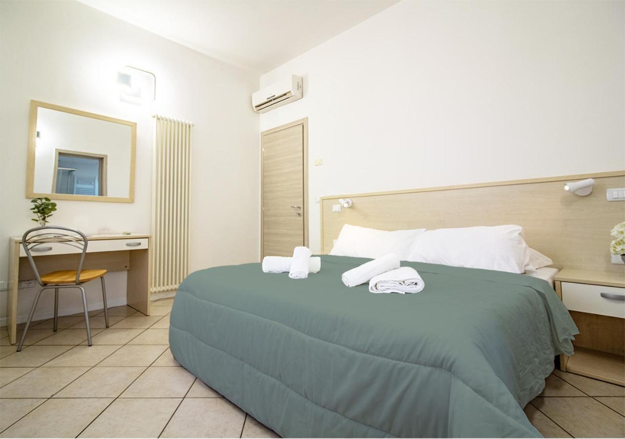 Athena Rooms - Parcheggio Privato โบโลญญา ภายนอก รูปภาพ