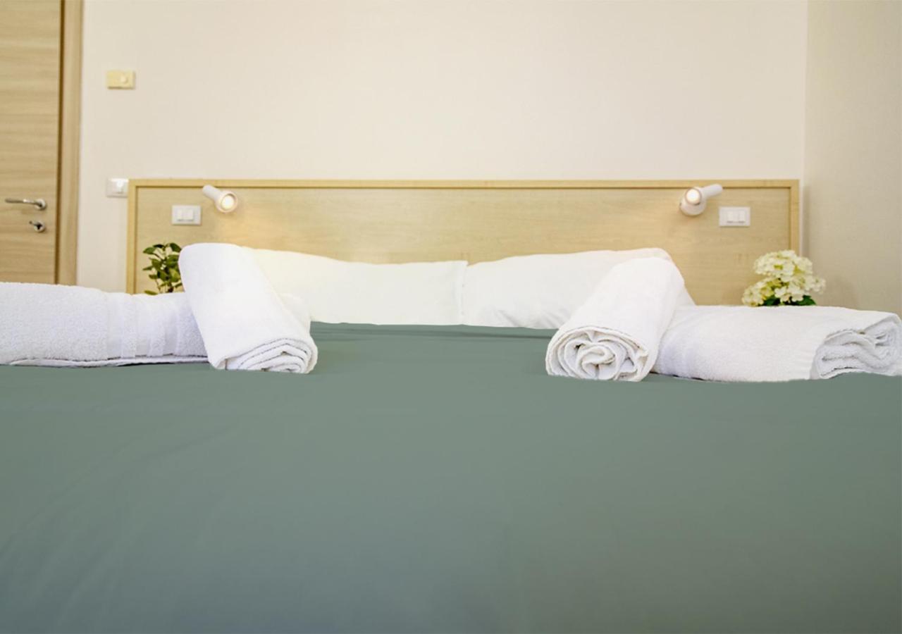 Athena Rooms - Parcheggio Privato โบโลญญา ภายนอก รูปภาพ